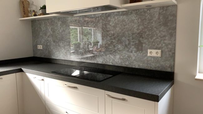keuken achterwand in glas